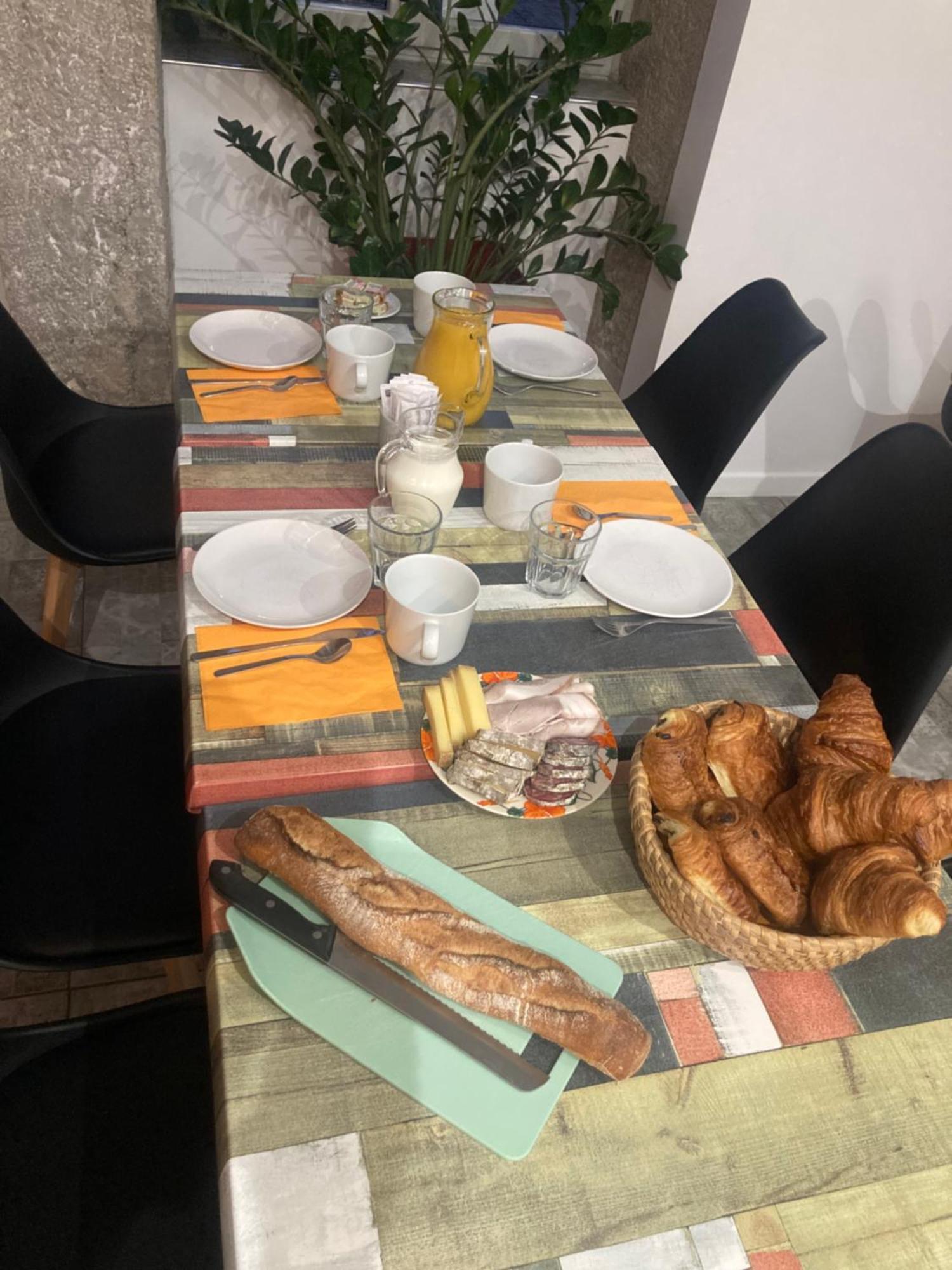 فندق A Deux Pas Du Rheby Villebois المظهر الخارجي الصورة
